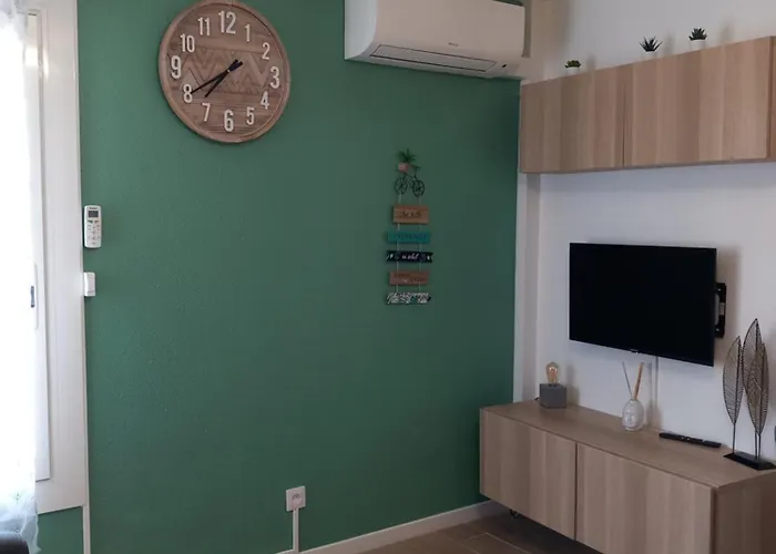 Studio Climatise Avec Une Place De Parking Et Classe 2 Etoiles A La Faviere